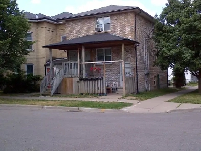 2 Bedroom Apartment in Nice - Clean - Quiet Building Image# 1