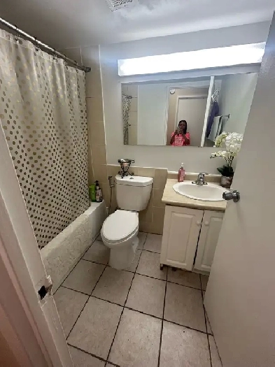 Rent a room $900, Female/ Finch and Warden. close SENECA Image# 1