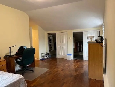 VERY SPACIOUS FURNISHED SUITE in 4 bedroom, 2 bath apartment. Lo Image# 1