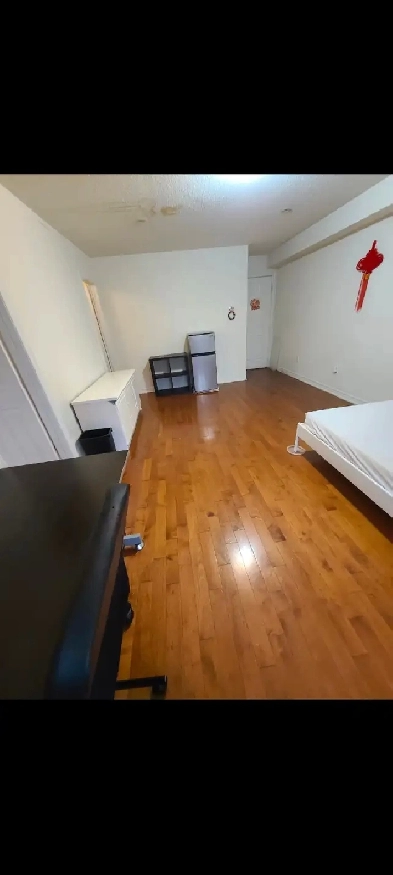Super big master bedroom at York U. Minutes Walk Finch west subw Image# 3