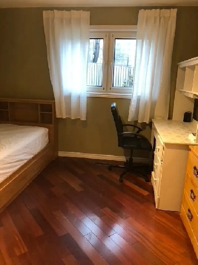 Close to UTM furnished room for rent for student Image# 4