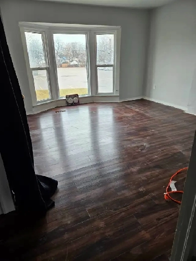 2 Bedroom plus Den upper portion of legal duplex Image# 5