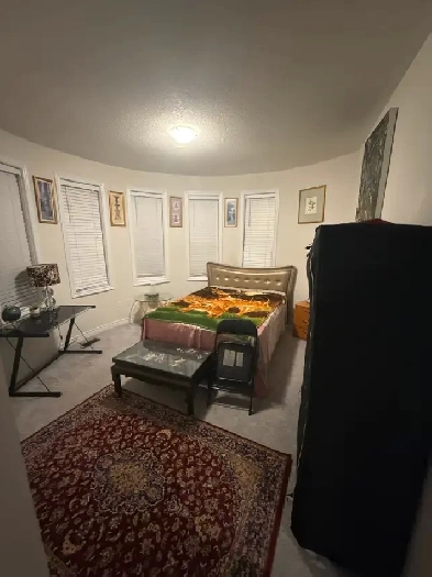 Room for rent $1100/m at Thornapple Lane Image# 1