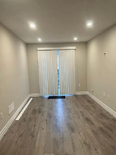 Walkout basement - Separate Entrance Image# 4