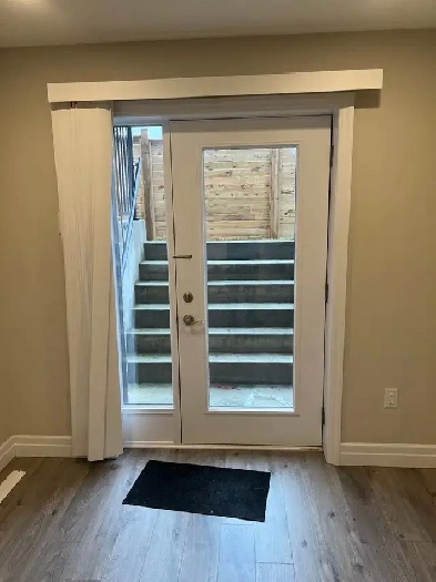 Walkout basement - Separate Entrance Image# 1
