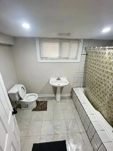 2 BHK PRIVATE UNIT AVAILABLE NEAR ERIN MILLS ,MISSISSUAGA Image# 2