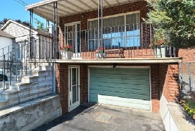 Large 3 Bed 2 Baths 2 Storey House at Park Lawn & The Queensway Image# 10