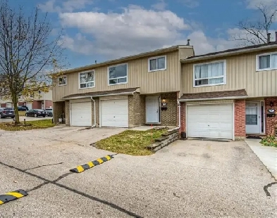 4 Bed Family Townhouse in Waterloo – University Ave & Conestoga Image# 3