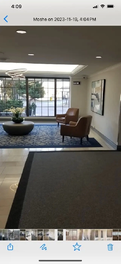 2. Beds, 2 baths conservatory condo for sale in Thornhill. Image# 1