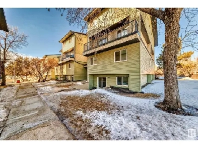 Cozy 1-bedroom available on Aug 31st for female student Image# 1