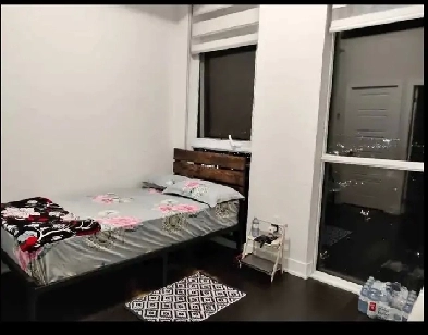 Private room with enuite washroom and walk in closet(Mississauga Image# 4