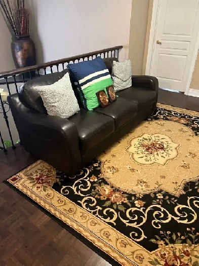 Large furnished room for rent at Major Mackenzie and Dufferin. Image# 4