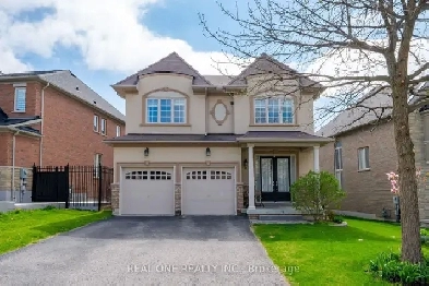 STUNNING HOUSE in Prime Patterson area in Vaughan Image# 1