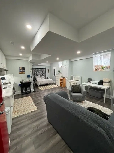 Oakville-Newly Renovated Studio Basement at Dundas & Trafalgar Image# 1