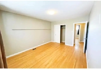 HOUSE FOR SALE: GREAT SOUTHSIDE LOCATION (OPEN TO OFFERS) Image# 3