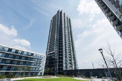 Beautiful high floor 1 DEN in Woodbridge (Vaughan) Image# 1