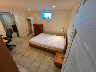 Female residence 4 mins walk to UC/UofC/U of C/C-train Image# 1