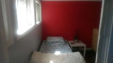 $600-Furnished Room in Inner city - Walking distance to Downtown Image# 1