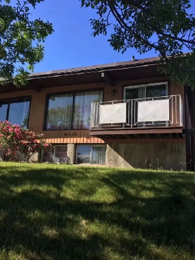 Large 4 Bed Room Duplex Dalhousie Dr. NW for Rent Image# 1