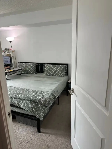 For Rent: Modern 1 Bed   Den Condo in Prime North York Location Image# 4