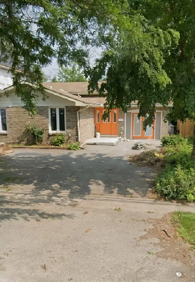 Niagara Falls All inclusive 2 Bed 1 Bath APT part of house Image# 1