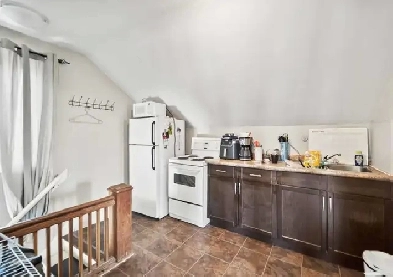 Cool! 1 BedRoom Upper Duplex in East K Avail Available Image# 1