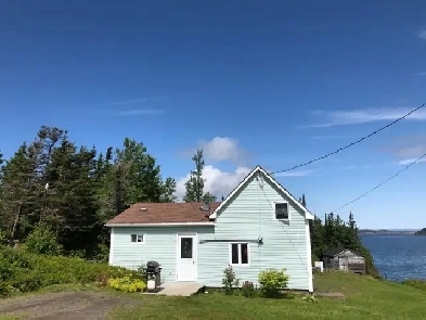 WATERFRONT ~ 3 bdrm on large oceanfront lot Image# 1