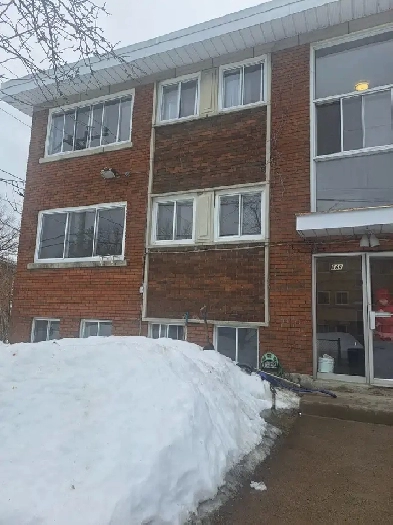 4 1/2 FOR RENT AT CHOMEDEY LAVAL FOR 1350$/MONTH Image# 1