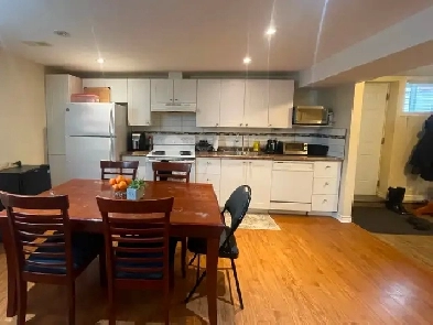 Clean, Bright 2-Bedroom Apartment – Parking Included! Image# 3