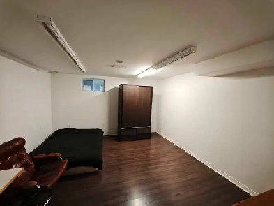 Furnished room near subway Image# 2