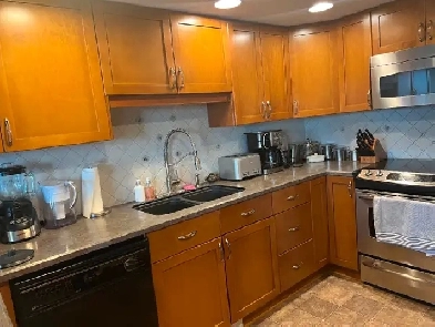 Beautiful 4-bedroom Townhouse for Rent! Image# 1