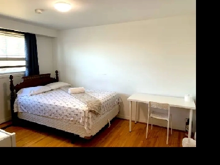 LARGE ROOM FOR RENT: MARTINGROVE & EGLINTON! Image# 10