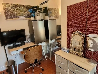 Furnished room near Square One Image# 2