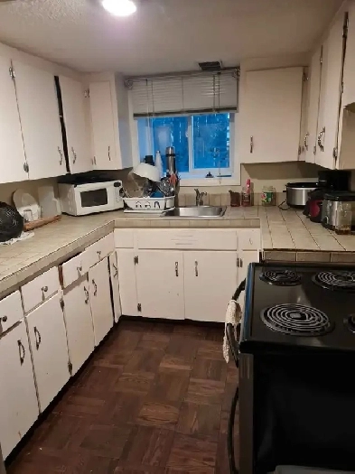 Two bedroom one bath bsmt suite in Killarney near Westbrook Mall Image# 2