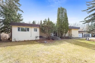 Ravine-Backed Acreage Rental, 4 bedrooms and 3 bathrooms Image# 18