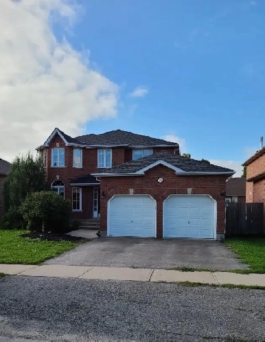 4 bedrooms 2.5 bath detached House in Barrie for Rent Image# 1