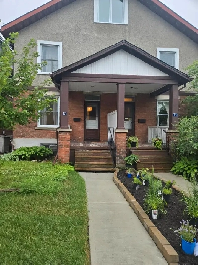 Chill House in Old Ottawa South – Great Deck, Walk to Everything Image# 13