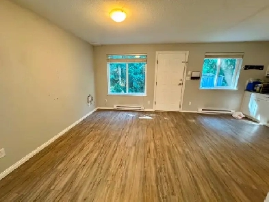 $2000, 2 bed, 1 bath utilities incl. available Aug 15 or Sept 1 Image# 1