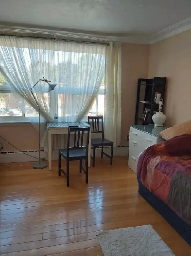 room for two working people Image# 3