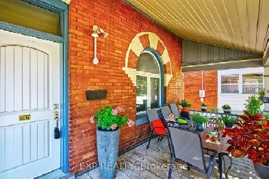 Red Brick - 3 Bedroom Home for JUST $ 469,000!! Image# 1