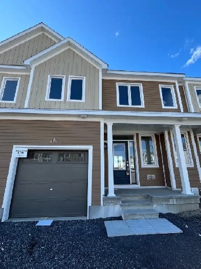 Spacious 4 Bed 4 Bath Townhome in Ottawa! Image# 2