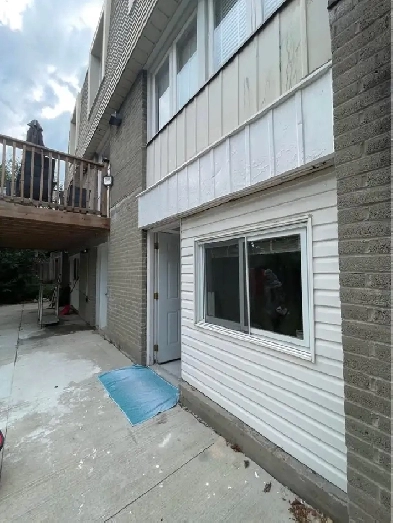 Walkout 3 bedroom Basement Image# 1