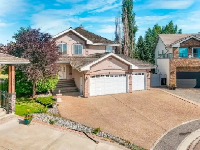 5 Bedroom Triple Garage 2800 Sqft in Country Club WOW! LOVE IT Image# 12