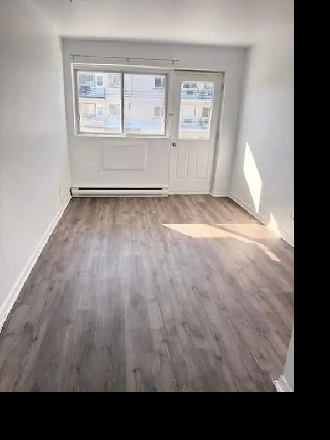 4 1/2  renove avec balcon a louer Rosemont a proximite commerces Image# 2