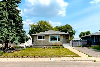 Renovated home with basement suite & 8 parking spots Image# 29