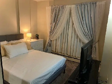 Room for Rent - $750 All inclusive -Heart of Downtown, Ready for Image# 1