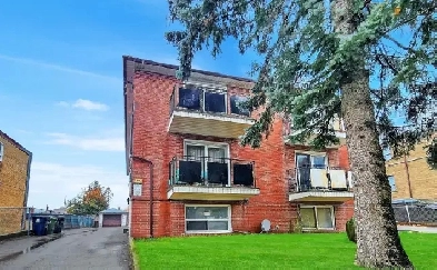 TRIPLEX INVESTMENT PROPERTY IN DEMAND AREA Image# 3