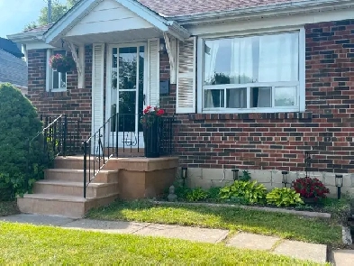 Charming 2 BED, 1 BATH home in beautiful Etobicoke Image# 8