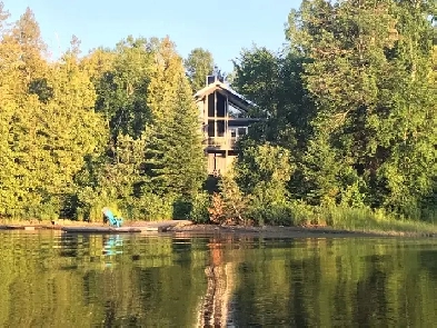 Grand lac St-François, secteur Baie-Sauvage. Magnifique chalet! Image# 2