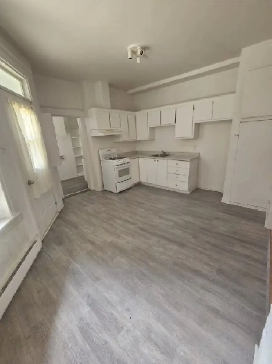 Appartement 4 1/2 à louer Rez-de-chaussée Image# 1